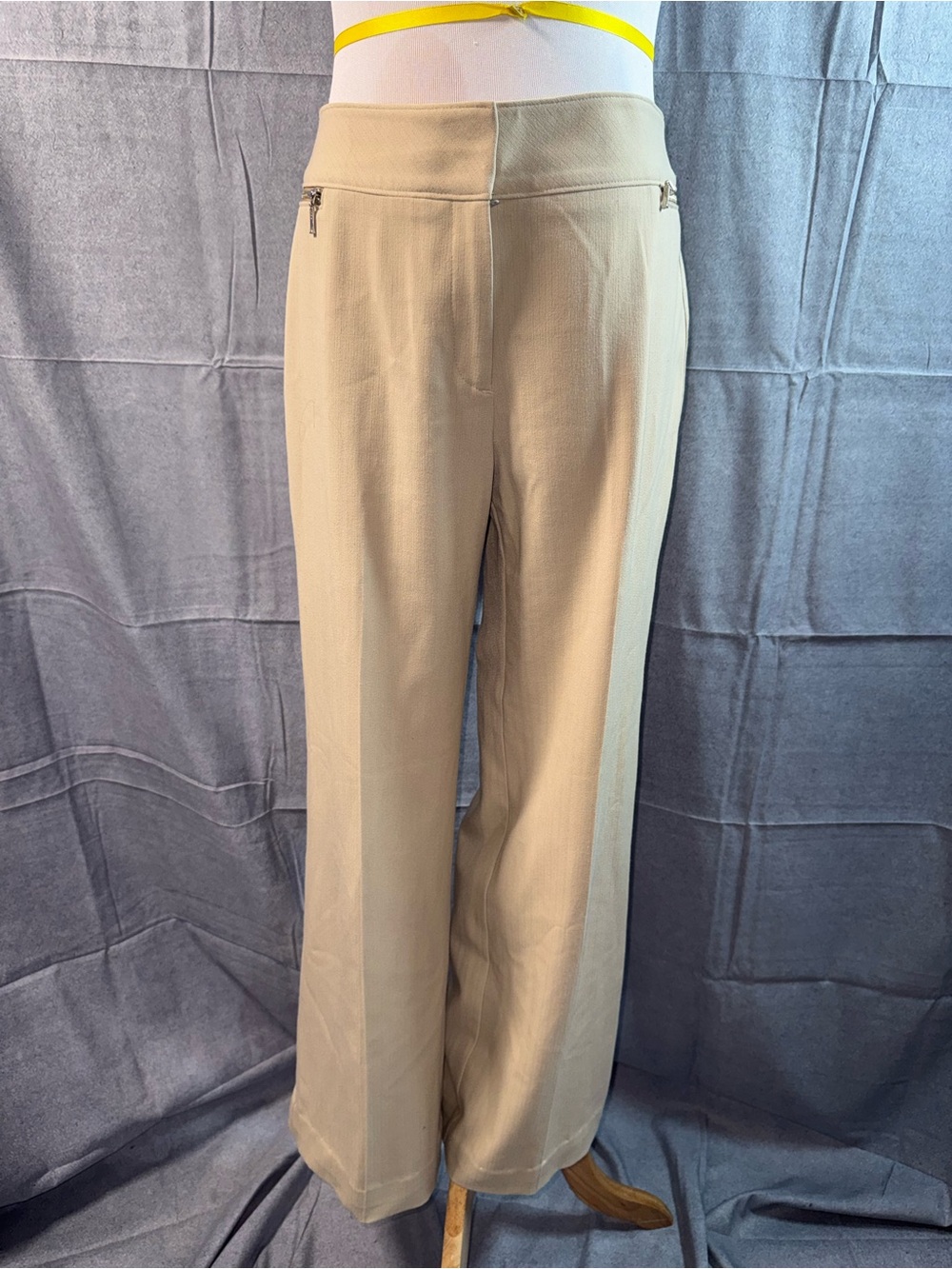 1224-hagger Wide-Leg Flare Jeans in Light Beige